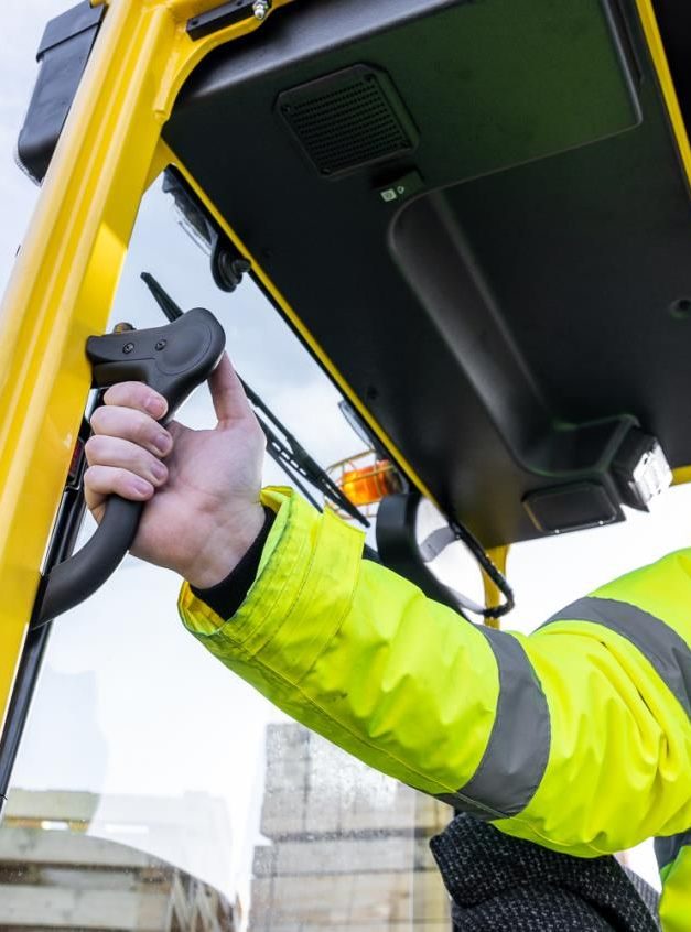 New operator assistance solutions from Hyster® support tough industries